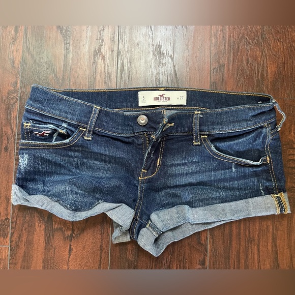 NEVER WORN Hollister Shorts - Picture 2 of 2